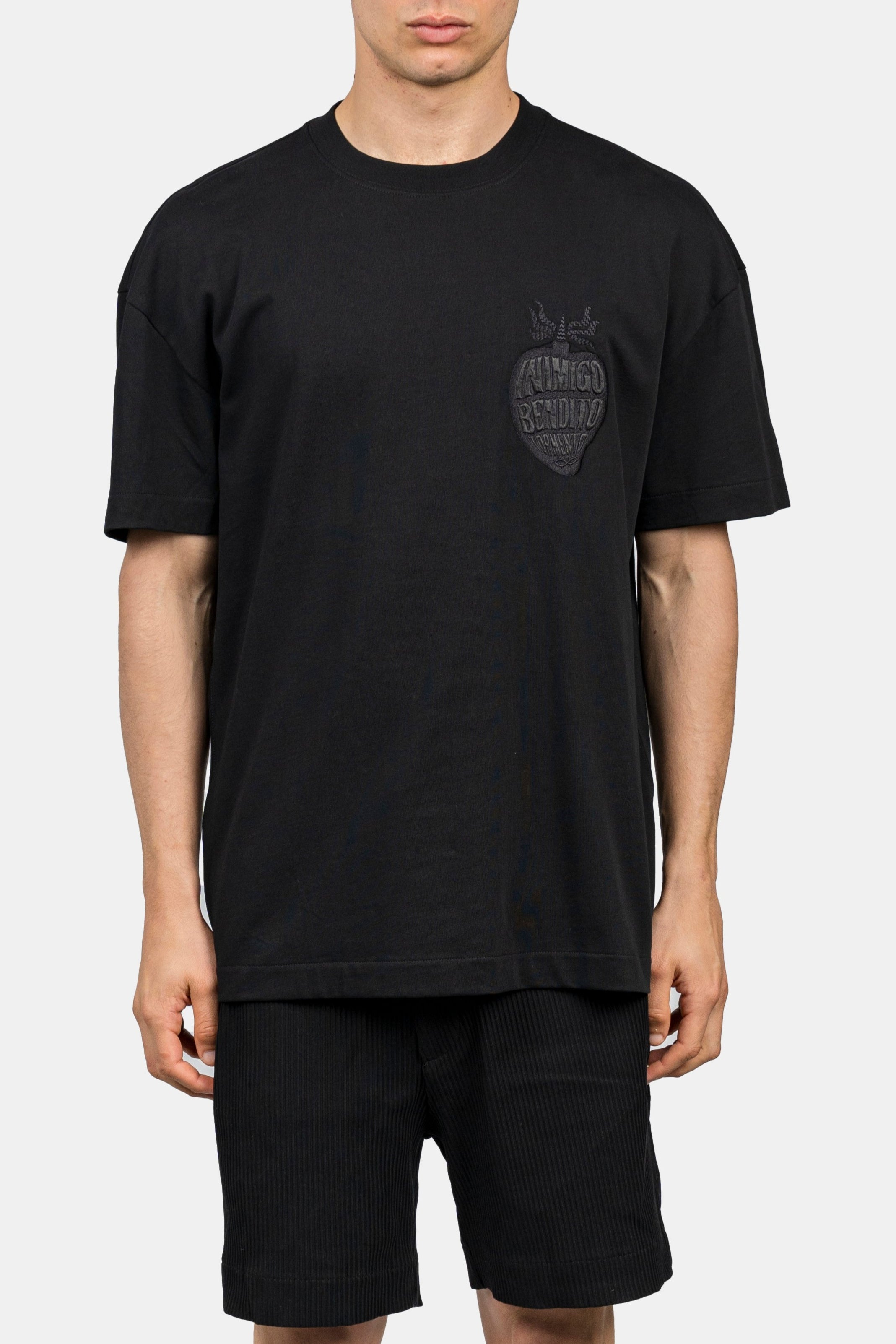 INIMIGO BENDITO OVERSIZED BLACK T-SHIRT MODEL