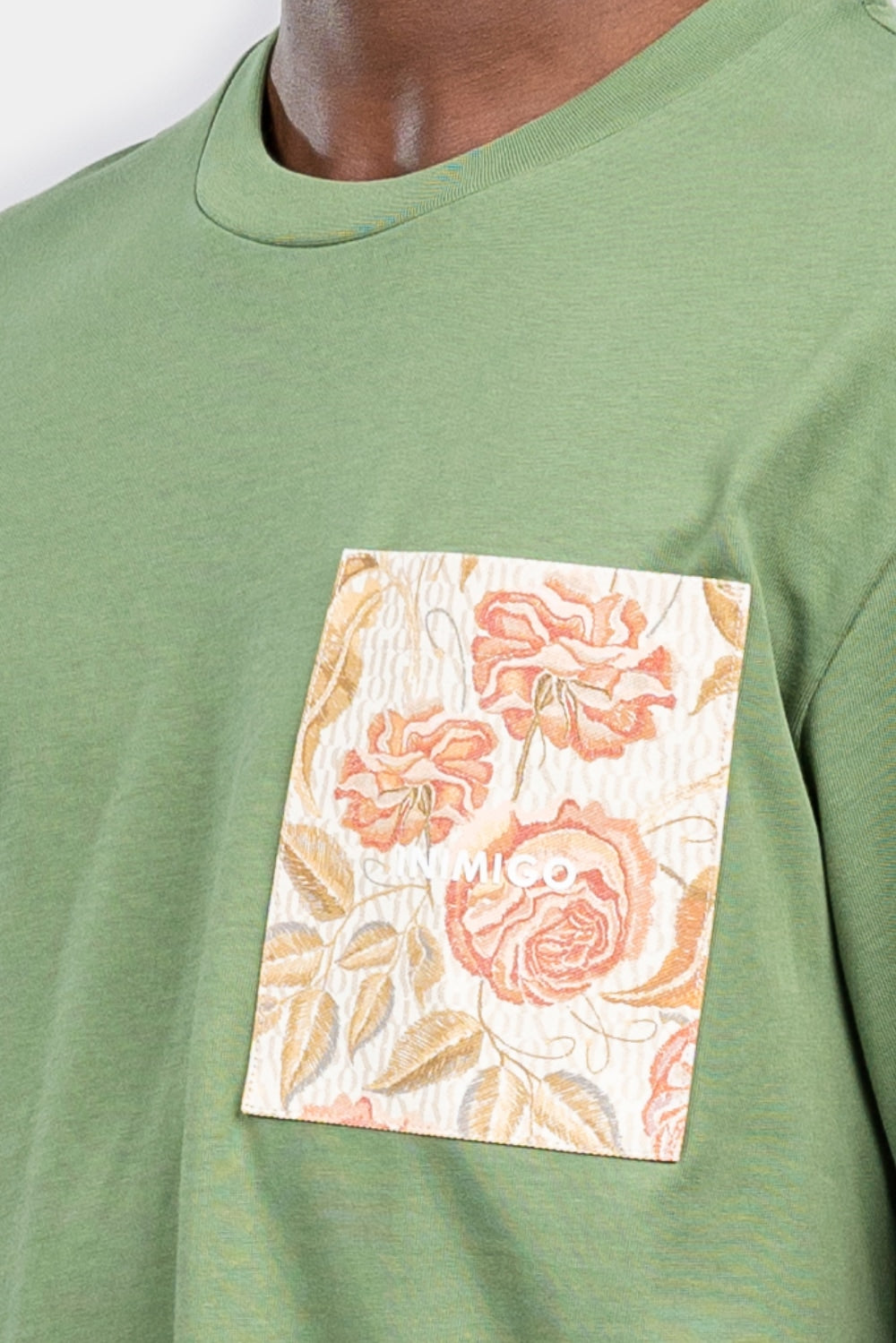 INIMIGO Pocket Flower Monogram Comfort T-shirt
