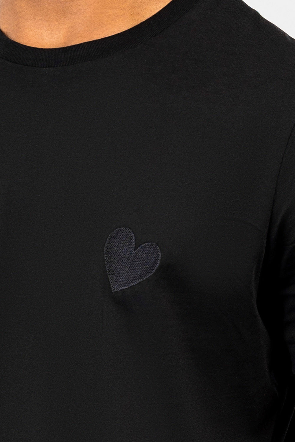 Classic Embroidery Heart Black T-shirt